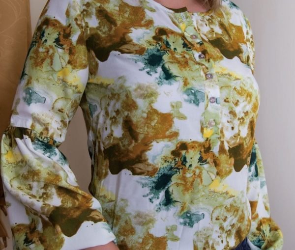 Alternative view of <b>CECILIA</b>. Blusa de seda con manga larga.