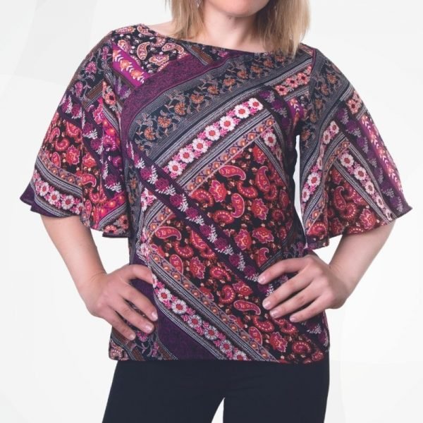 Alternative view of <b>MÓNICA</b> . Blusa de seda se ajusta al cuerpo resaltando la figura.