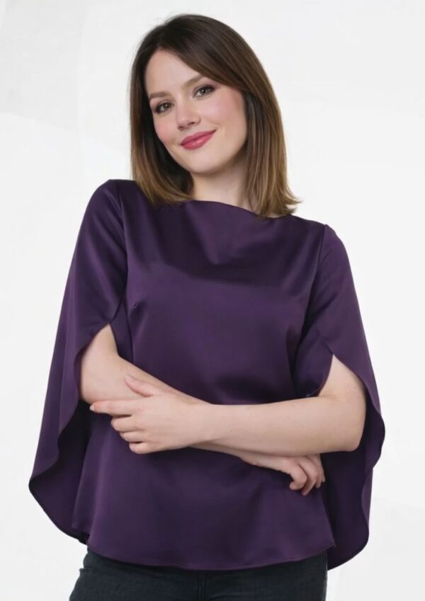<b>CRISTINA</b>. Blusa de seda manga larga con vuelos.