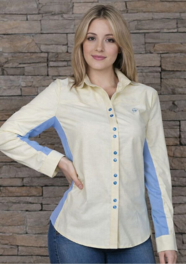 <b>IRENE</b>. Camisa de mujer armada al cuerpo para resaltar la figura.